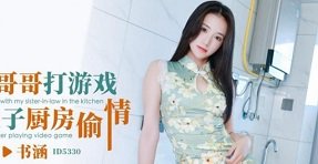 sex gái tây ban nha Tập gym phát triển cơ lồn với anh PT da đen
